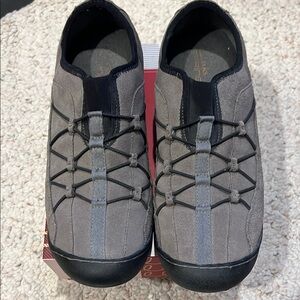 Clarks Springers Gray Flats with Bungee Lacing